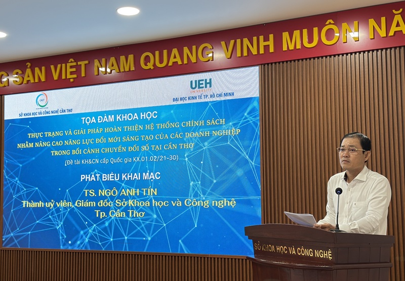 TS. Ngô Anh Tín – Thành ủy viên, Giám đốc Sở KH&CN Cần Thơ phát biểu khai mạc tại Tọa đàm. Ảnh: Sở KH&CN TP Cần Thơ.