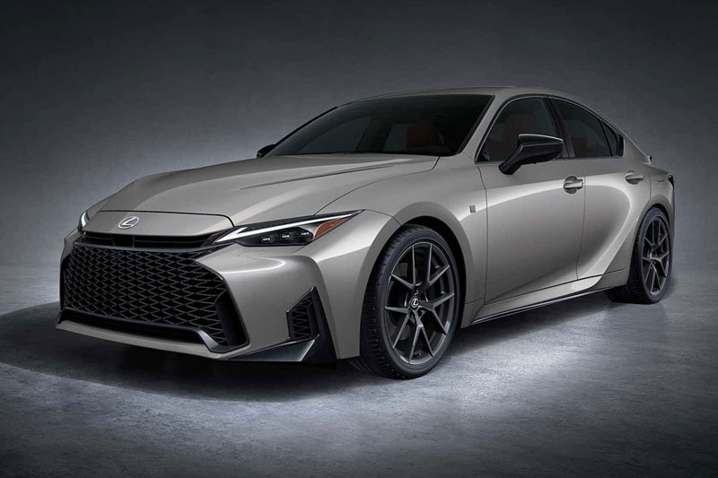 Lexus IS 2026.