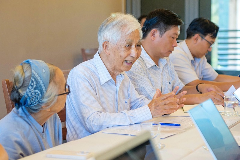 GS Trần Thanh Vân – Giám đốc Trung tâm ICISE, trao đổi với lãnh đạo tỉnh Gia Lai.