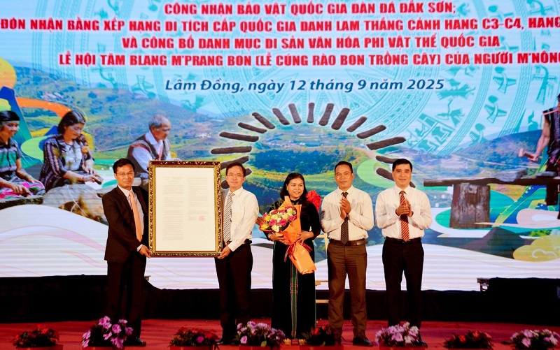 Tỉnh Lâm Đồng đón nhận Quyết định của Thủ tướng Chính phủ công nhận Bảo vật Quốc gia Đàn đá Đắk Sơn.