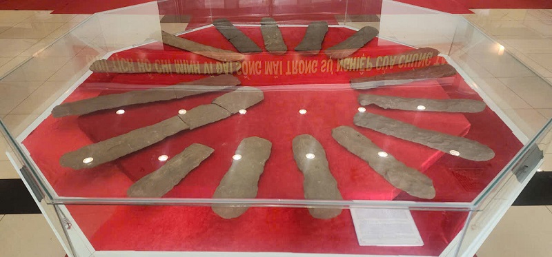 Đàn đá Đắk Sơn.