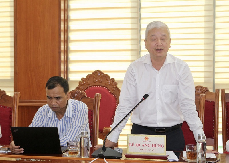 Ông Lê Quang Hùng – Giám đốc Sở Y tế tỉnh Gia Lai, báo cáo tại buổi làm việc.