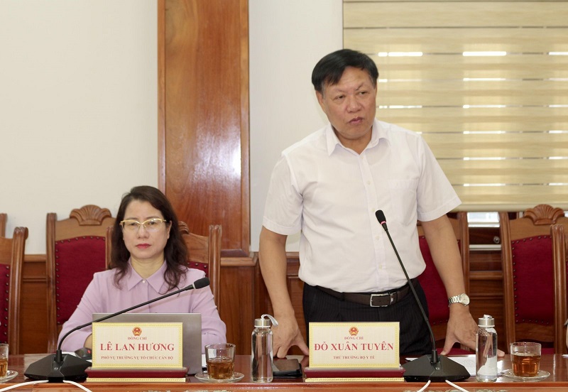 Thứ trưởng Bộ Y tế Đỗ Xuân Tuyên kết luận buổi làm việc.