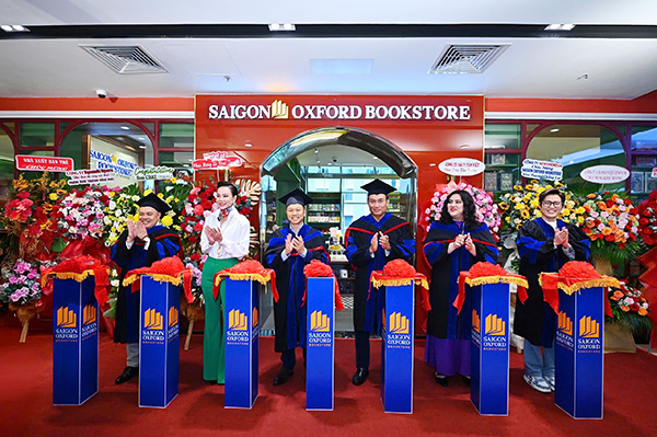 Khai trương Saigon Oxford Bookstore khai trương nhà sách phi lợi nhuận đầu tiên tại Việt Nam.