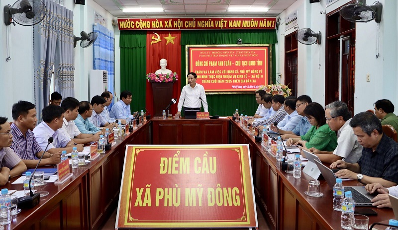 , Chủ tịch UBND tỉnh Gia Lai Phạm Anh Tuấn đã có buổi làm việc với UBND xã Phù Mỹ Đông.