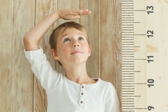 Nhiều thói quen sinh hoạt vô tình khiến trẻ thấp hơn so với chúng bạn.