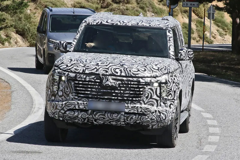 Mitsubishi Pajero thế hệ mới trên đường thử.