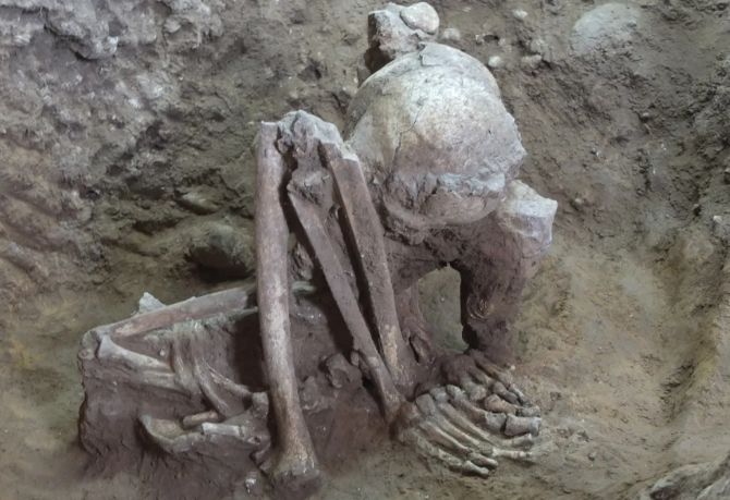 Hài cốt của một người đàn ông trung niên được ướp xác và chôn cất cách đây hơn 9.000 năm tại Quảng Tây, Trung Quốc