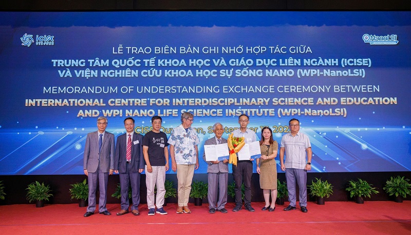 Trao biên bản ghi nhớ hợp tác giữa Trung tâm ICISE và Viện nghiên cứu khoa học sự sống Nano.