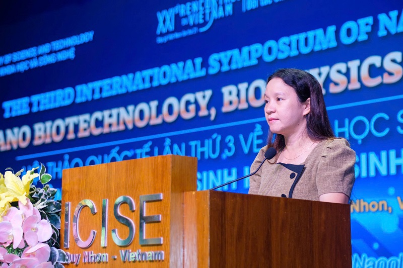 Bà Võ Cao Thị Mộng Hoài - Phó Giám đốc Sở KH&CN tỉnh Gia Lai, phát biểu chào mừng. 