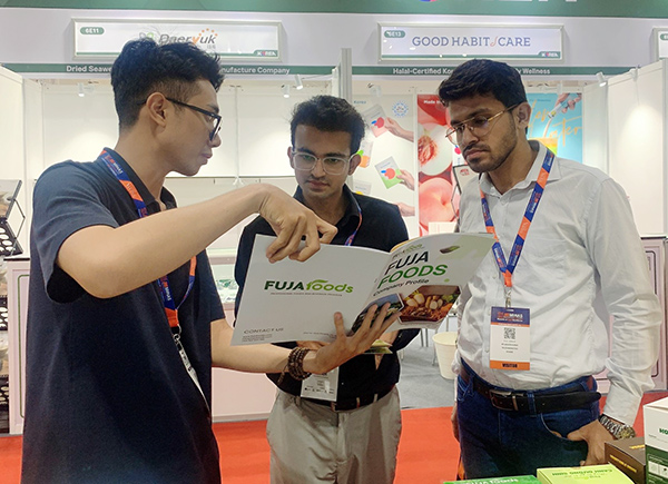 Fuja Foods (Đà Nẵng) giới thiệu sản phẩm bột nêm từ củ quả cho các đối tác tham dự Triển lãm quốc tế Halal Malaysia lần thứ 21