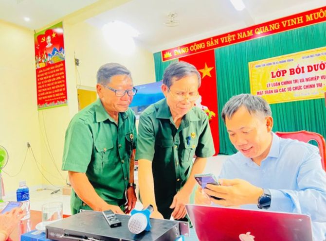 Ủy ban MTTQVN tỉnh tổ chức các lớp ứng dụng công nghệ thông tin và trí tuệ nhân tạo cho cán bộ Mặt trận các cấp. Ảnh: Mặt trận Tổ quốc Việt Nam