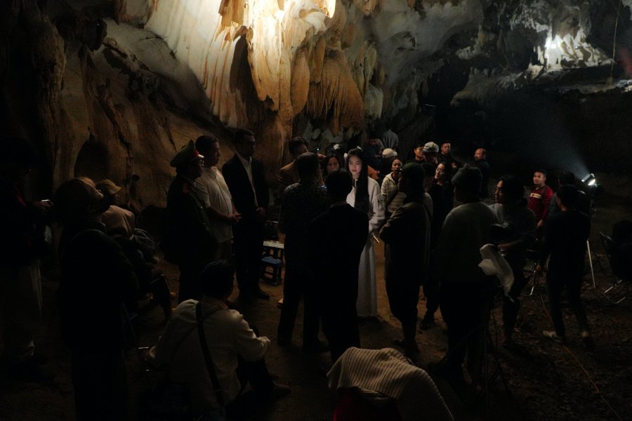 Hang động có nhiều nhũ đá, măng đá hàng triệu năm tuổi