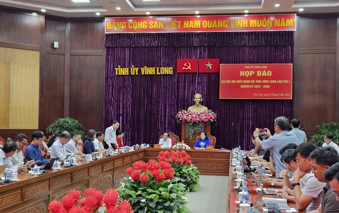 +ảnh 1: Quang cảnh buổi họp báo.