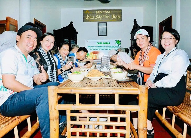 Bánh canh vịt xiêm dừa sáp, nét ẩm thực độc đáo níu chân du khách (Ảnh 2)