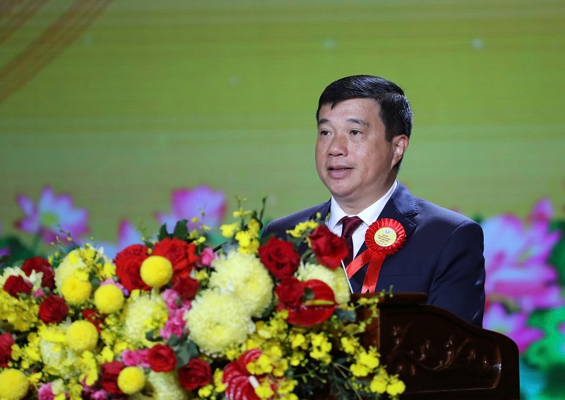 Y Thanh Hà Niê Kđăm, Ủy viên Ban Chấp hành Trung ương Đảng, Bí thư Tỉnh ủy, Trưởng Đoàn ĐBQH tỉnh phát biểu tại Đại hội