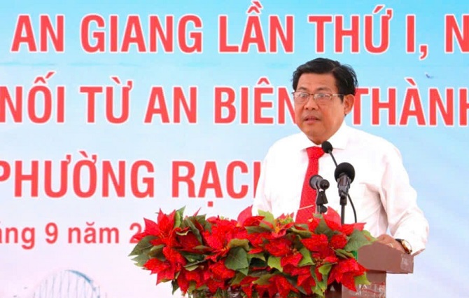 Chủ tịch UBND tỉnh An Giang Ngô Công Thức phát biểu tại lễ khởi công.