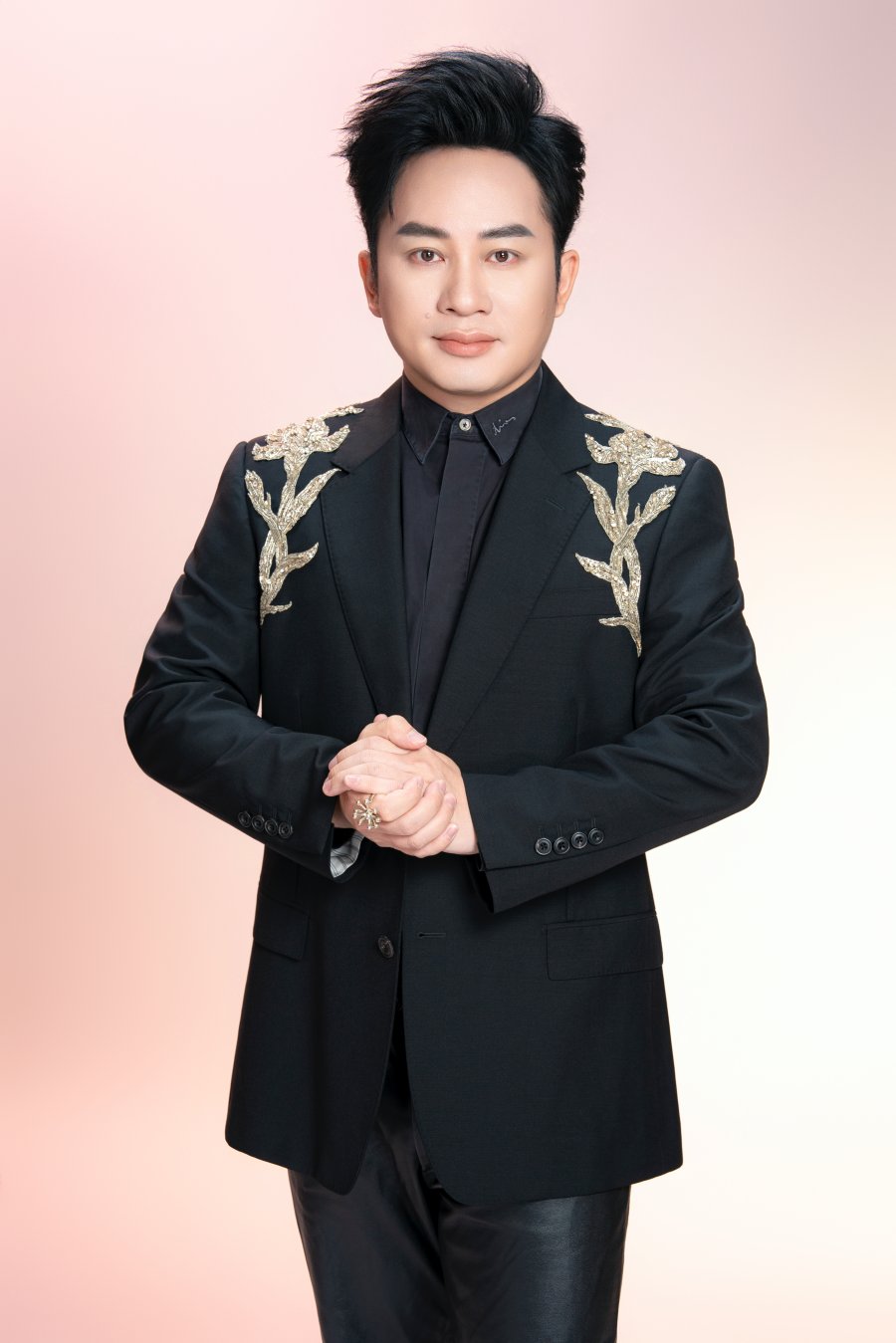 Ca sĩ Tùng Dương