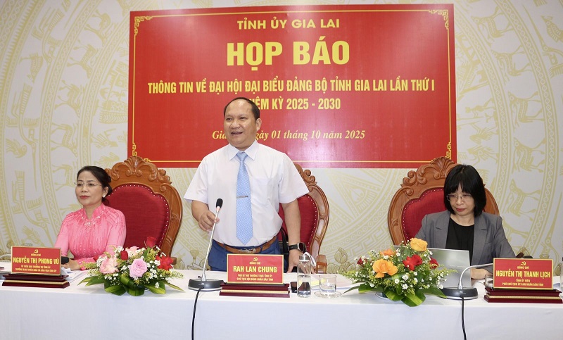 Ông Rah Lan Chung - Phó Bí thư Thường trực Tỉnh ủy, Chủ tịch HĐND tỉnh Gia Lai, phát biểu tại buổi họp báo.