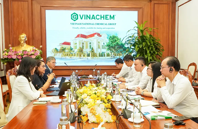 Quang cảnh buổi làm việc