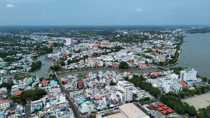 +ảnh 2: Vĩnh Long vợi thế ba mặt giáp sông, một mặt giáp biển.