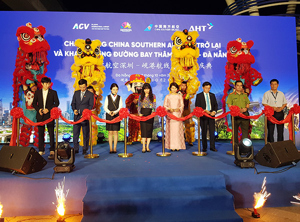 Cắt băng khai trương đường bay mới Thẩm Quyến - Đà Nẵng do China Southern Airlines khai thác.