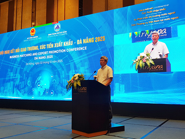 Phó Chủ tịch UBND TP Đà Nẵng Hồ Qang Bửu phát biểu tại hội nghị.