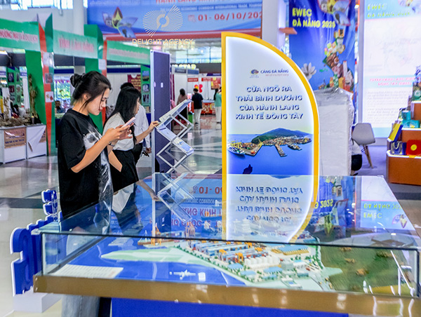 Gian hàng của Cảng Đà Nẵng tại hội chợ EWEC 2025 là câu chuyện sống động về lịch sử, hiện tại và tương lai của một cảng biển hàng đầu miền Trung.