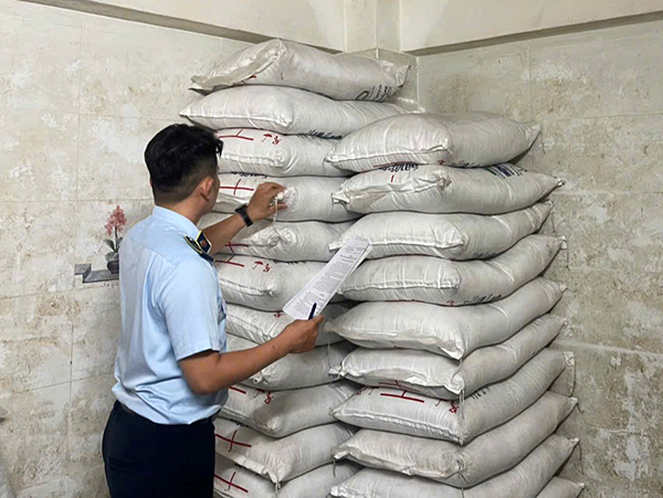 Đội QLTT số 3 (Chi cục QLTT Đà Nẵng) liên tiếp phát hiện, xử lý các vụ kinh doanh đường nhập lậu.