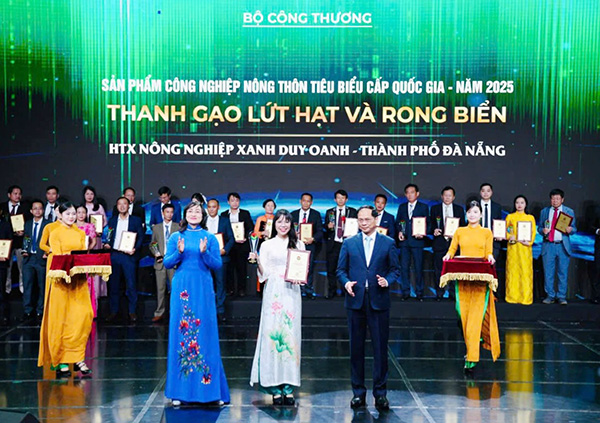 Thanh gạo lứt hạt và Rong biển của Hợp tác xã Nông nghiệp xanh Duy Oanh (xã Duy Xuyên) là hai sản phẩm của TP Đà Nẵng được công nhận sản phẩm công nghiệp nông thôn tiêu biểu cấp quốc gia đợt IV - 2025.