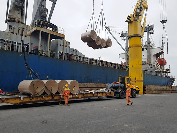 Xuất nhập khẩu hàng hoá qua cảng Đà Nẵng.