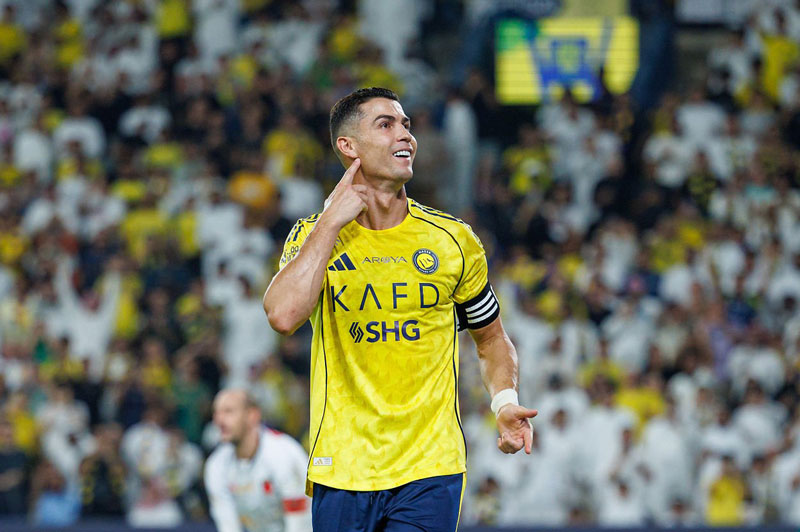 Top 10 cầu thủ bóng đá giàu nhất thế giới: Ronaldo chạm mốc 1 tỷ bảng