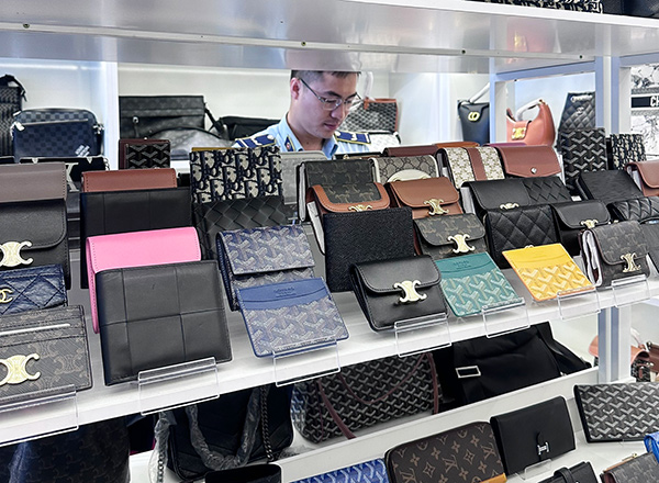 Nhiều sản phẩm giả các thương hiệu nổi tiếng đã bị Đội QLTT số 1 (Chi cục QLTT Đà Nẵng) phát hiện, xử lý.