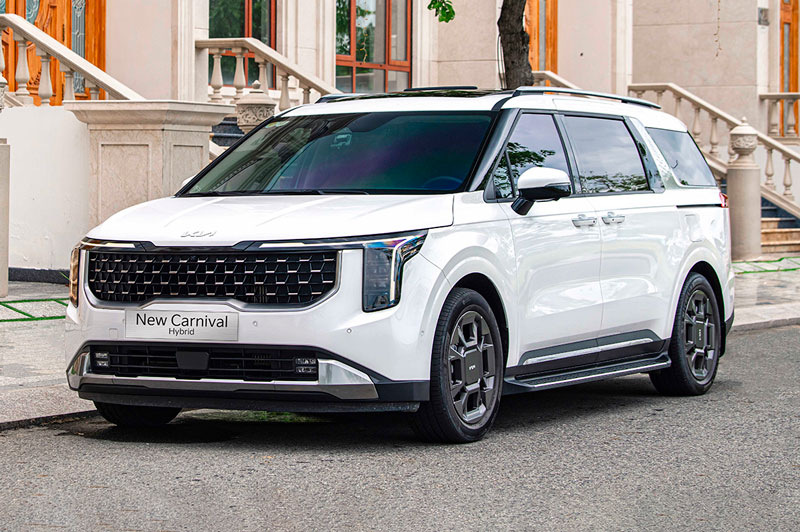 Kia Carnival Hybrid.
