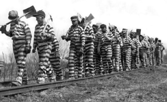 Quần áo sọc đen trắng dành cho tù nhân từng rất phổ biến vào thế kỷ 19.