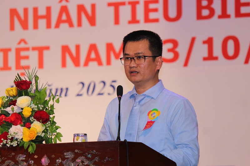 Chủ tịch UBND xã Tuy Phước Trần Minh Quang chia sẻ với các doanh nhân.