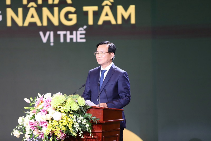 Ông Hồ Văn Mười - Chủ tịch UBND tỉnh Lâm Đồng, chia sẻ với doanh nghiệp, nhà đầu tư.