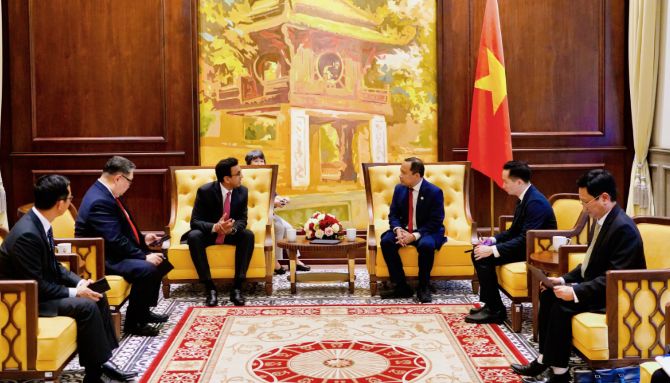 Quang cảnh buổi làm việc.