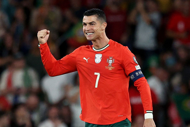 Top 10 cầu thủ kiếm tiền nhiều nhất năm 2025: Ronaldo “vô đối”