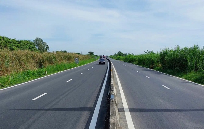 +ảnh 1: Cao tốc Lộ Tẻ - Rạch Sỏi đã đưa vào khai thác êm thuận.