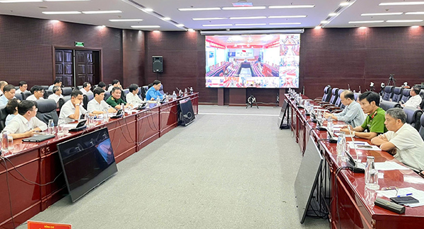 UBND TP Đà Nẵng họp trực tuyến chiều ngày 20/10 bàn phương án sẵn sàng ứng phó bão số 12 và đợt mưa lớn sắp tới.