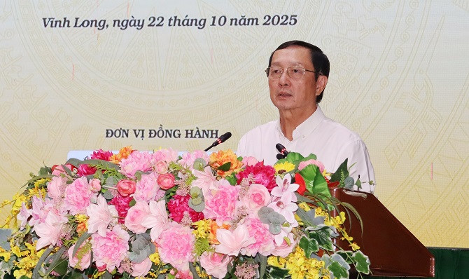 +ảnh 1: Ông Huỳnh Thành Đạt, Phó trưởng ban Tuyên giáo và Dân vận Trung ương, phát biểu khai mạc hội nghị.