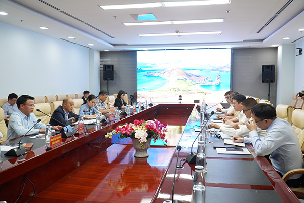 Buổi làm việc của Phó Chủ tịch UBND TP Đà Nẵng Lê Quang Nam với lãnh đạo Công ty Hữu hạn Tập đoàn Viện Khảo sát và Thiết kế số 4 Đường sắt Trung Quốc chiều ngày 22/10.