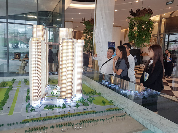 Khách hàng tìm hiểu dự án tổ hợp khách sạn, căn hộ 5 sao The Soleil Đà Nẵng mở bán ngày 26/10/2025.