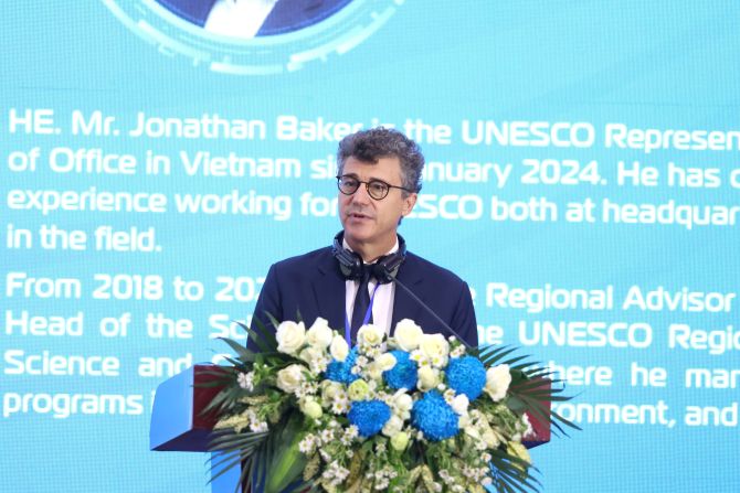 Ông Johnathan Baker, Trưởng văn phòng và đại diện UNESCO tại Việt Nam.