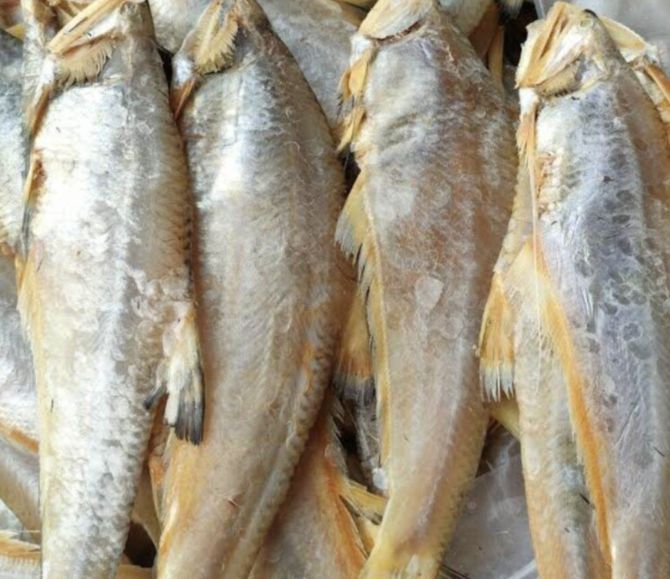 Khô cá lẹp là đặc sản được nhiều người ưa chuộng.