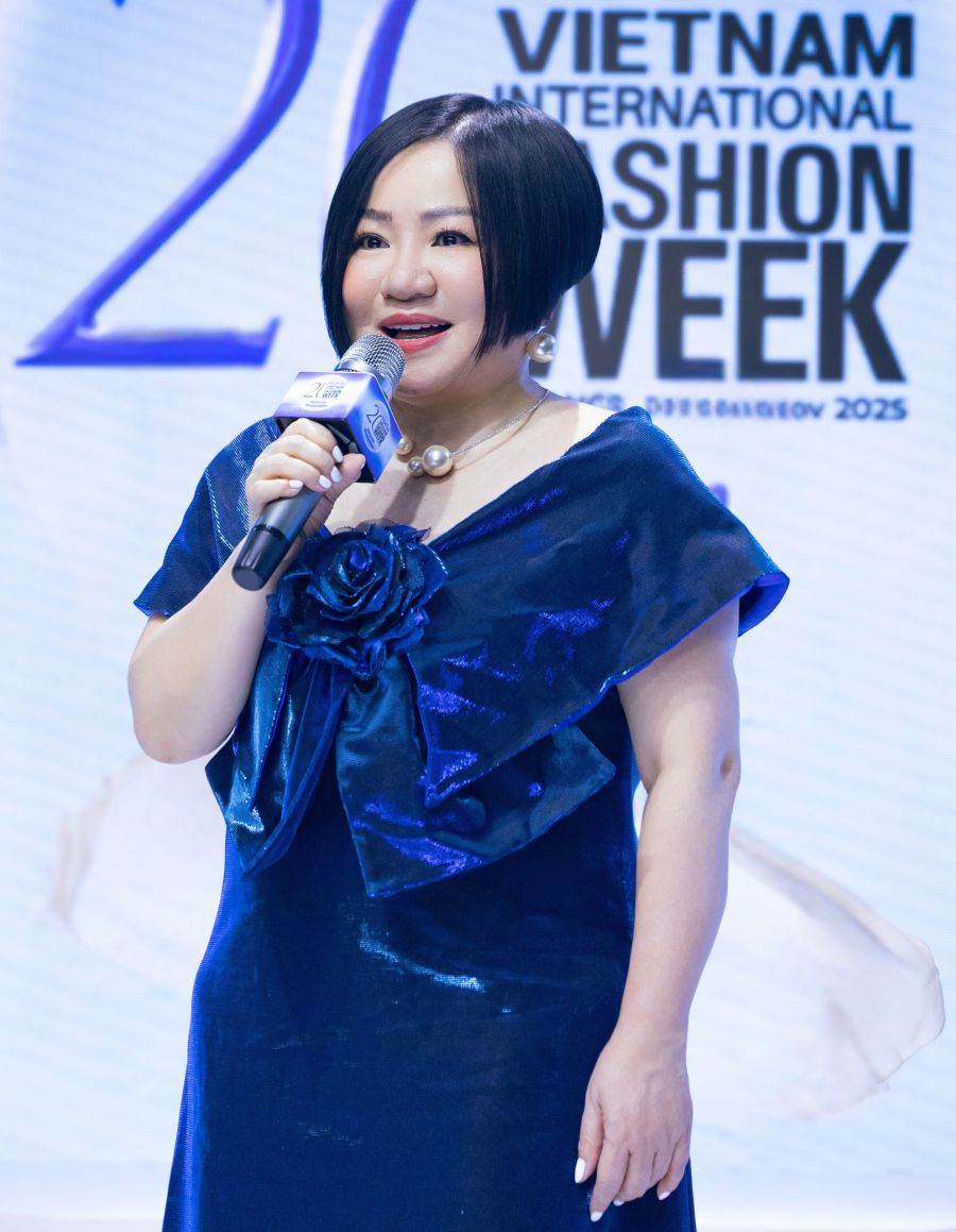 Bà Trang Lê - Chủ tịch Aquafina Tuần lễ thời trang Quốc tế Việt Nam đã có những chia sẻ đầy cảm xúc tại buổi họp báo
