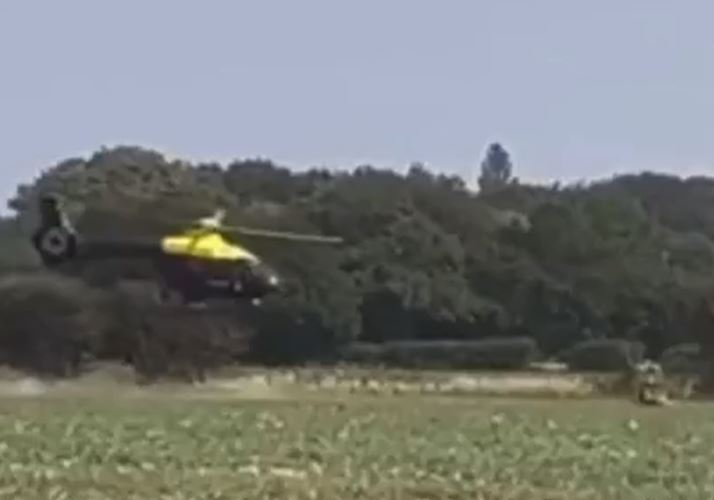 Trực thăng bay sát mặt đất truy đuổi xe máy tốc độ cao trên cánh đồng đầy gay cấn 
