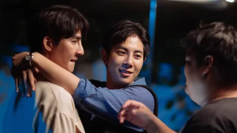 Tuổi 30 chưa có “tình vắt vai”, sao nam đam mỹ Earth Pirapat bỗng vướng phải “tam giác tình yêu”