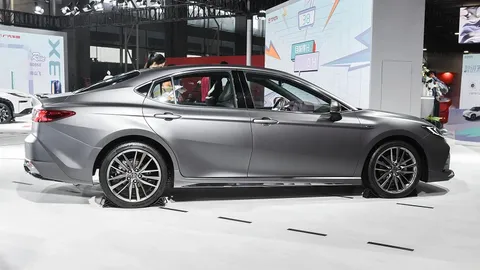 Ngắm Toyota Camry phiên bản đặc biệt với thiết kế thể thao, động cơ hybrid, giá hơn 660 triệu đồng